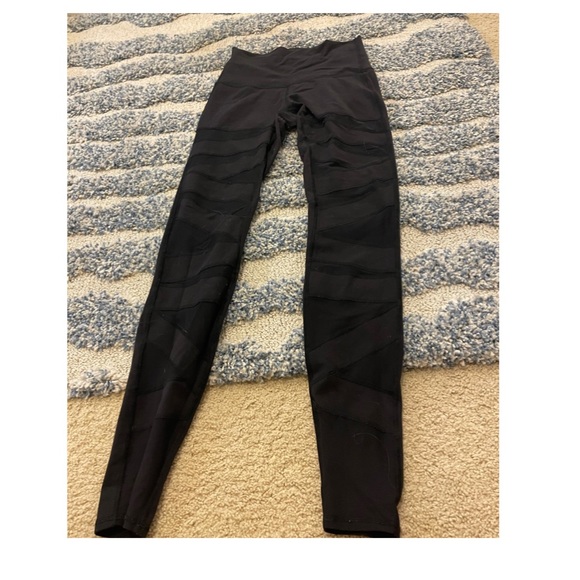 Lululemon Wunder Under Leggings w/ Mesh front ✨✨ - Picture 2 of 5